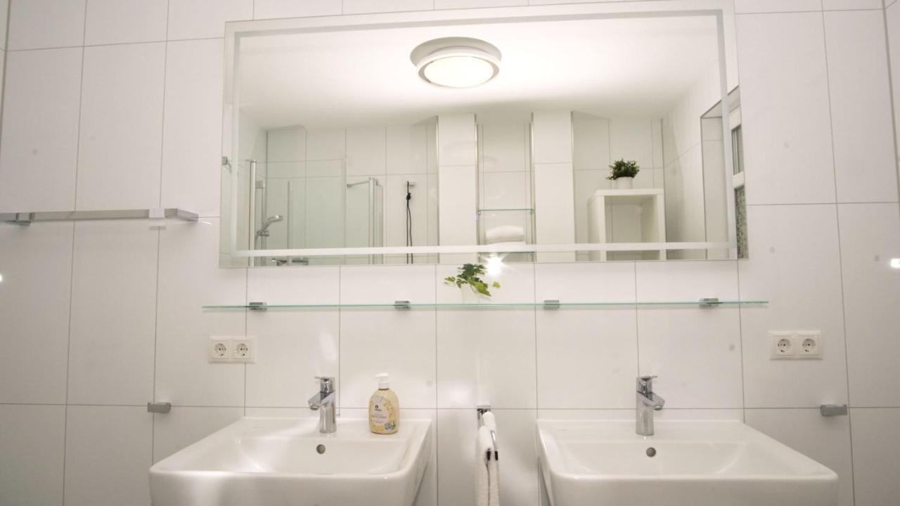 Terrasse, Gratis Nutzung Vom Ahoi Erlebnisbad Und Sauna In Sellin - Meeresblick Fewo 77 Goehren  Esterno foto